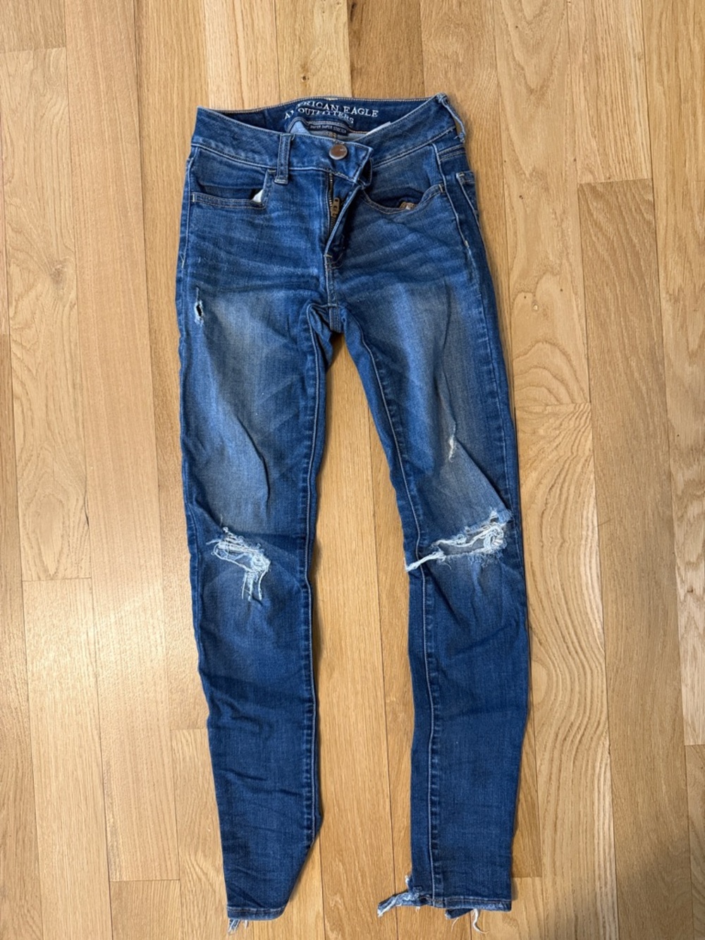 American Eagle Outfitters Ripped Dark Blue Skinny Jeans - Women's